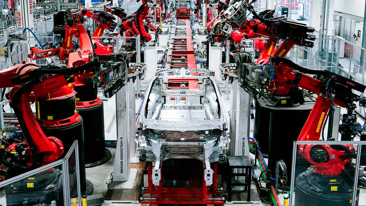 Fábrica mais avançada de Elon Musk: dentro da linha de produção do Tesla Model 3
