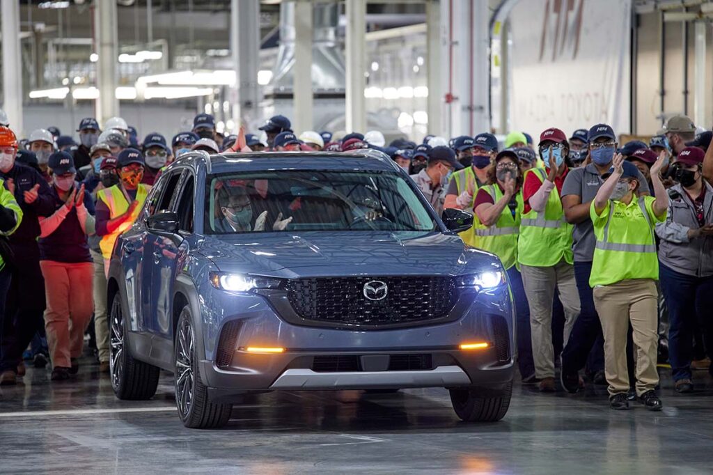 Linha de produção 2023 Mazda CX-50 nos EUA