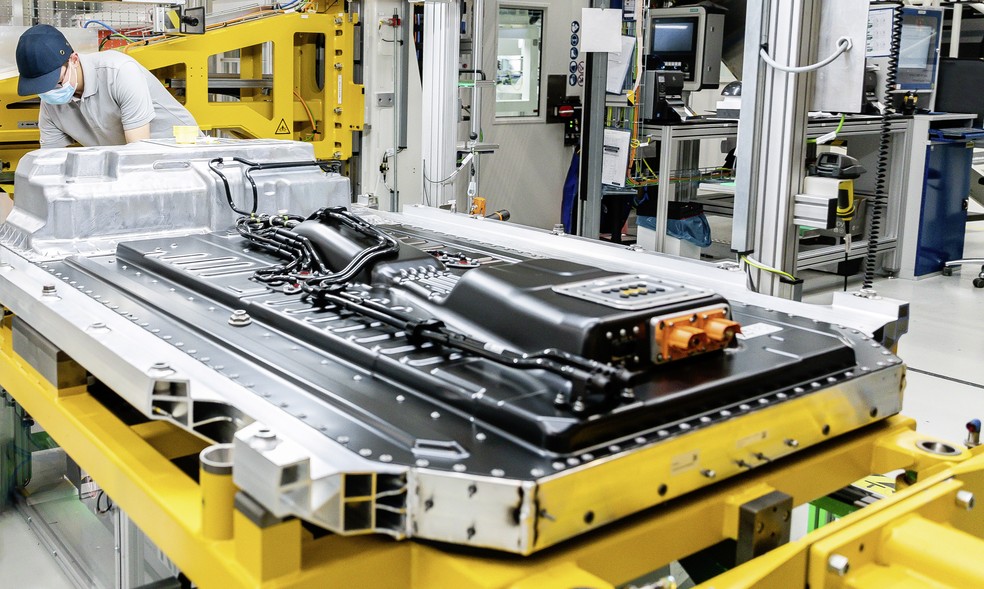 Linha de produção de sistemas de bateria Mercedes Benz para o Mercedes EQC