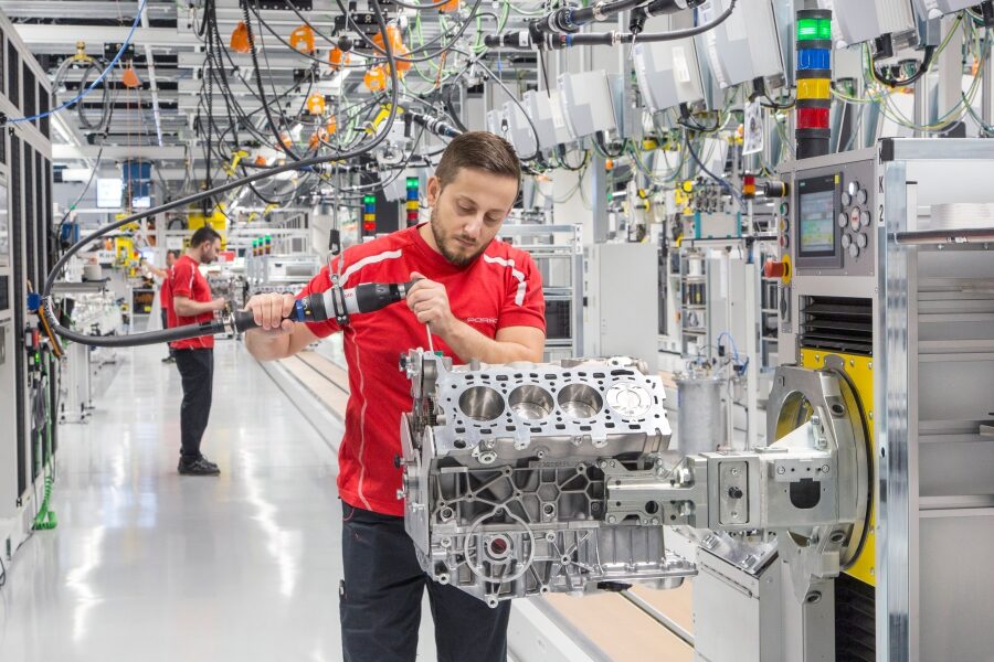 MOTOR V8 - Linha de montagem de produção de fábrica de automóveis