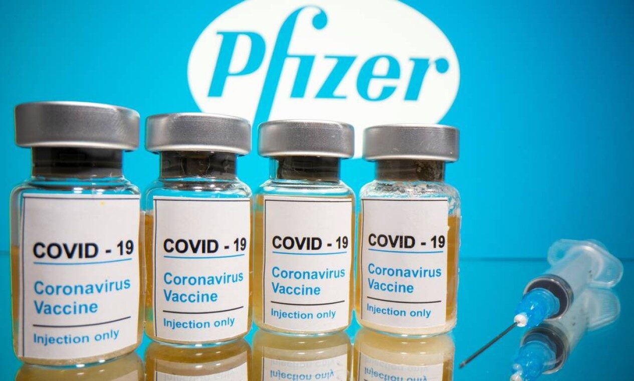 Vacina da Pfizer sai da linha de produção